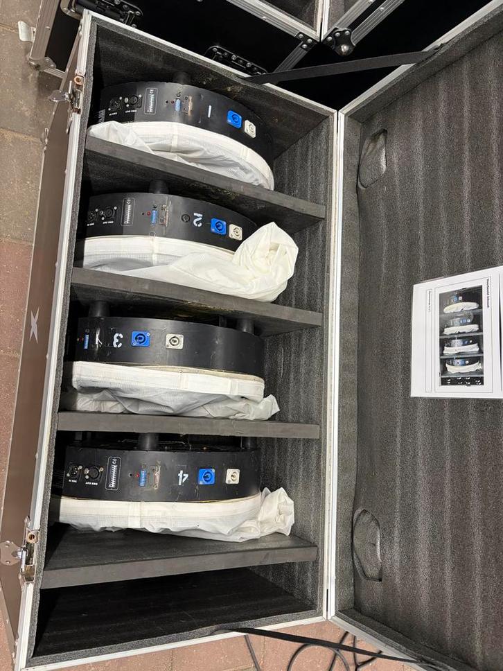 14x RGB LED Aircones in Flightcase, Muziek en Instrumenten, Licht en Laser, Gebruikt, Licht, Kleur, Ophalen of Verzenden