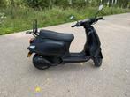 Scooter Vespa look, Fietsen en Brommers, Scooters | Overige merken, Gebruikt, Maximaal 45 km/u, Ophalen of Verzenden, Benzine