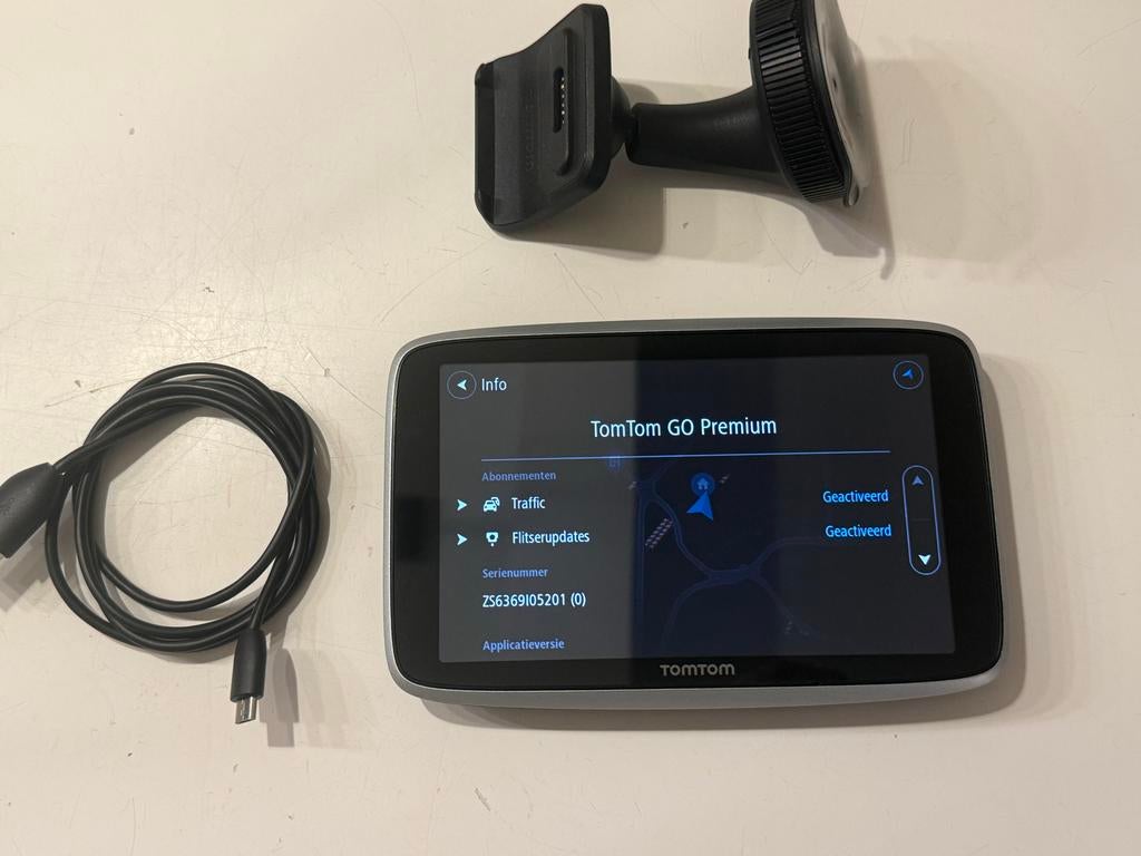 TomTom Go Premium met auto houder en kabel, Auto diversen, Gebruikt, Tom, Tomtom, Ophalen of Verzenden