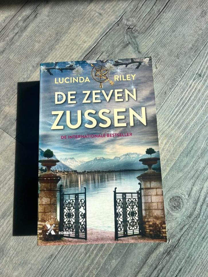 Lucinda Riley - De zeven zussen, Boeken, Literatuur, Zo goed als nieuw, Ophalen of Verzenden