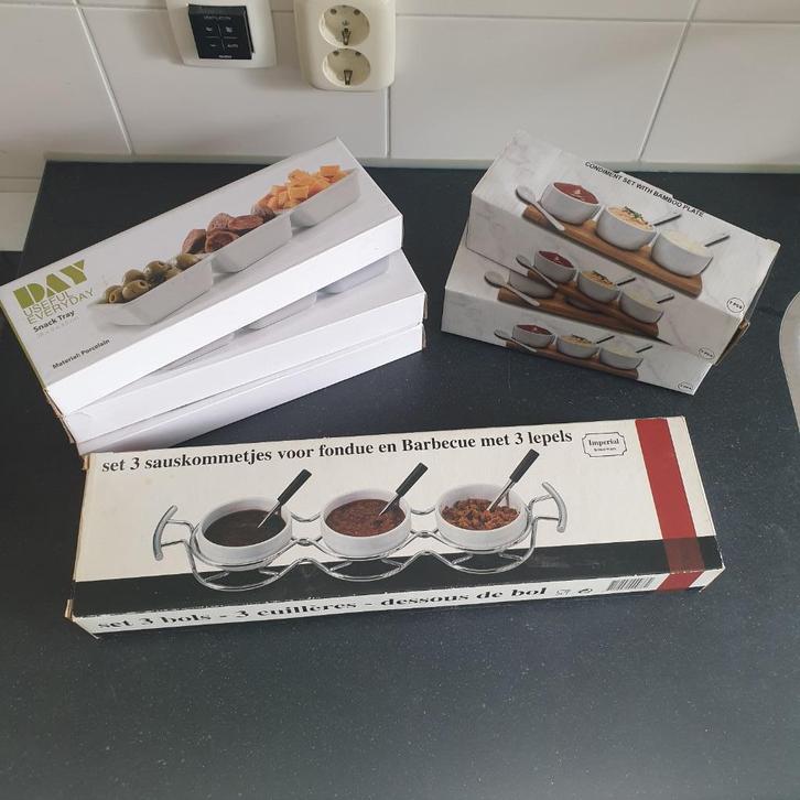 Verschillende sausschalen/serveersets voor sausen/hapjes, Huis en Inrichting, Keuken | Servies, Nieuw, Schaal of Schalen, Overige stijlen
