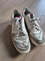 Adidas sneakers wit met rood accent, maat 44, Wit, Ophalen of Verzenden, Adidas, Gedragen