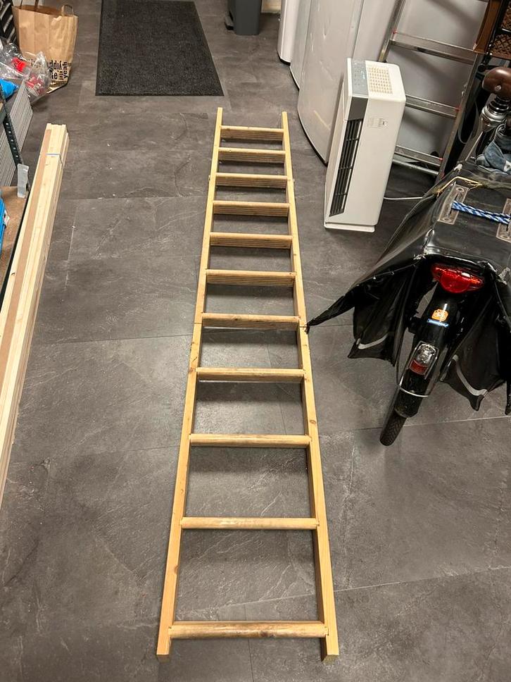Stevige houten vlizotrap, Doe-het-zelf en Verbouw, Ladders en Trappen, Gebruikt, Trap, 2 tot 4 meter, Opvouwbaar of Inschuifbaar