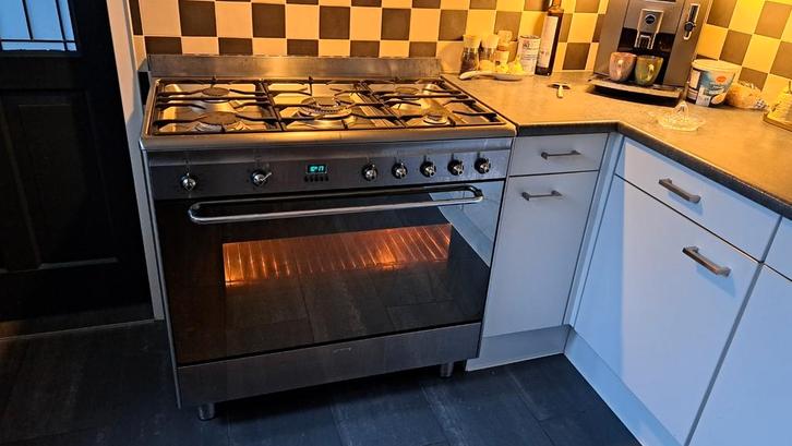 Smeg 5-pits Gasfornuis + Afzuigkap - Complete Set, Witgoed en Apparatuur, Fornuizen, Gebruikt, Vrijstaand, Gas, 5 kookzones of meer