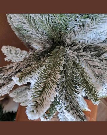 Kerstboom met sneeuw 1 20 F nieuw in doos beschikbaar voor biedingen