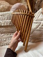 Vintage zelfgemaakte panfluit van bamboe met koord uit Peru, Ophalen of Verzenden, Zo goed als nieuw