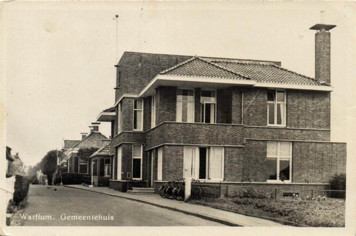 Warffum. Gemeentehuis - fietsen - gelopen, Verzamelen, Ansichtkaarten | Nederland, Gelopen, Noord-Brabant, Voor 1920, Ophalen of Verzenden