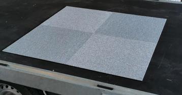 Nieuw grijze tapijttegels voor maar €2,00 per tegel  beschikbaar voor biedingen