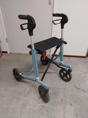 Super lichtgewicht aluminum opklapbare rollator. beschikbaar voor biedingen