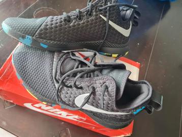 NIEUWE NIKE AKRON SNEAKERS SIZE 44 beschikbaar voor biedingen