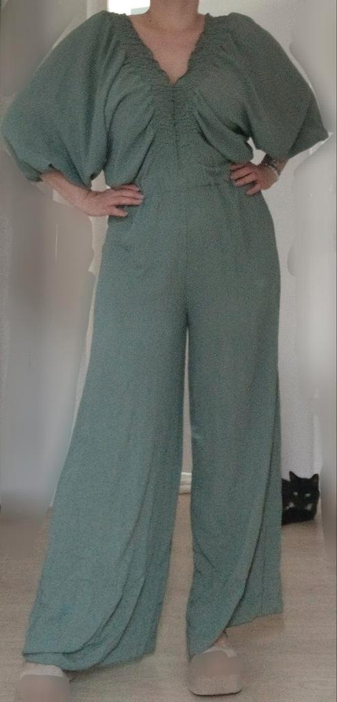 Sophie&Me khaki jumpsuit v hals viscose wijd ppfmouw 38 40, Kleding | Dames, Jumpsuits, Nieuw, Maat 38/40 (M), Groen, Verzenden
