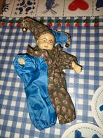 Nar pop met porseleinen hoofd en handen en benen, Verzamelen, Poppen, Ophalen of Verzenden, Zo goed als nieuw, Pop