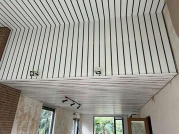 Houten plafond panelen beschikbaar voor biedingen