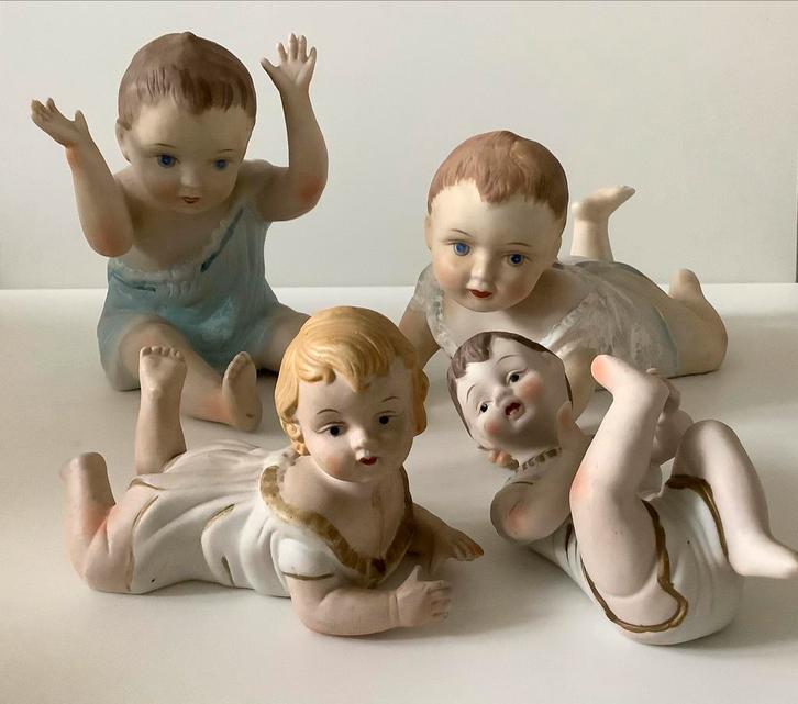 BABYPOPPEN (4) Biscuitporselein. PUNTGAAF., Antiek en Kunst, Curiosa en Brocante, Ophalen