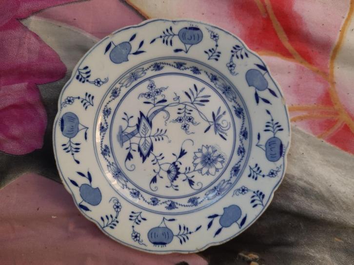 2 antieke porseleinen Louis Regout borden "De blauwe ui", Antiek en Kunst, Antiek | Servies los, Ophalen of Verzenden