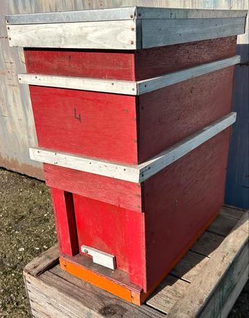 Bijenkastje.  Zesraams met gaasbodem Bijen Imker beschikbaar voor biedingen