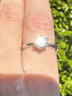 Zilveren ring met 1 karaat moissanite. Test als diamant, Nieuw, Met edelsteen, 17 tot 18, Zilver