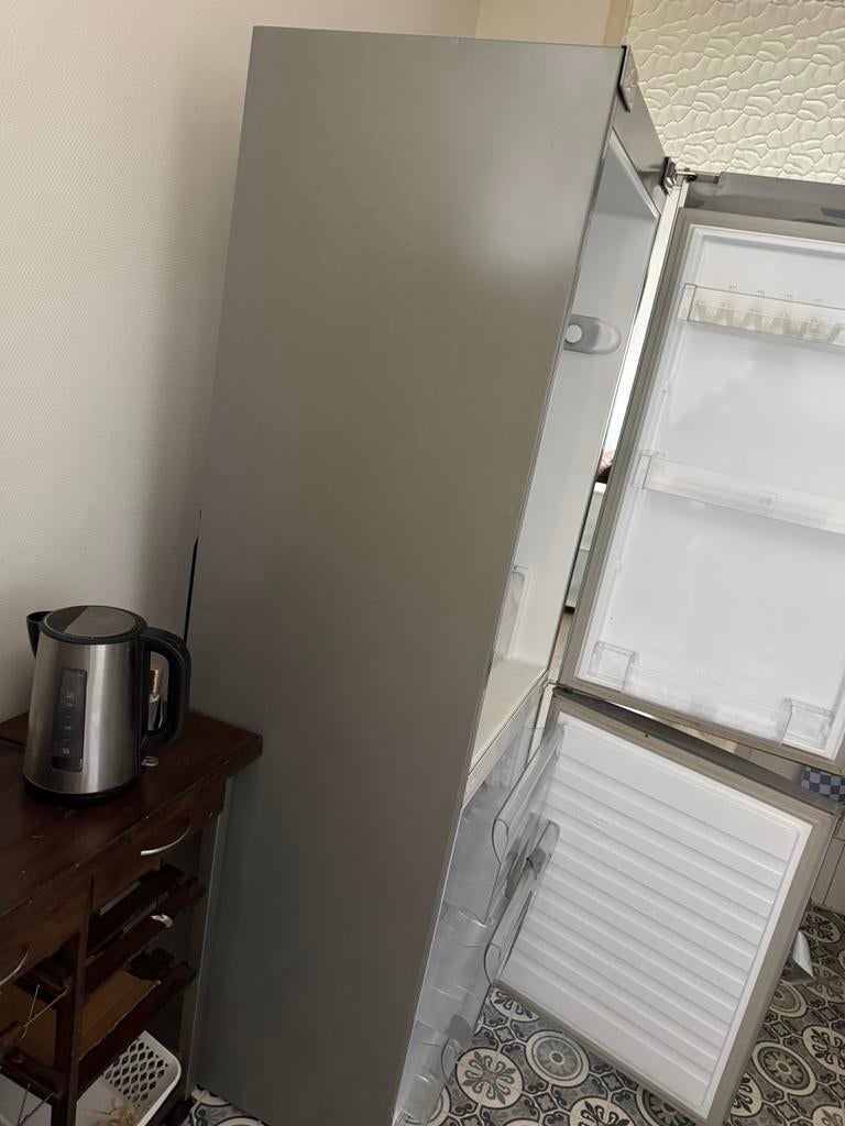 Whirlpool koel-vriescombinatie – Werkt goed, Witgoed en Apparatuur, Koelkasten en IJskasten, 200 liter of meer, Met aparte vriezer