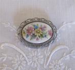 Vintage broche, bloemen, fraaie rand, Ophalen of Verzenden, Zo goed als nieuw, Minder dan 4 cm, Overige materialen