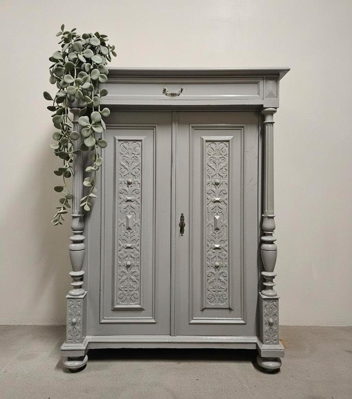 OPRUIMING Antieke grijze meidenkast vintage linnenkast kast, Antiek en Kunst, Curiosa en Brocante, Ophalen of Verzenden