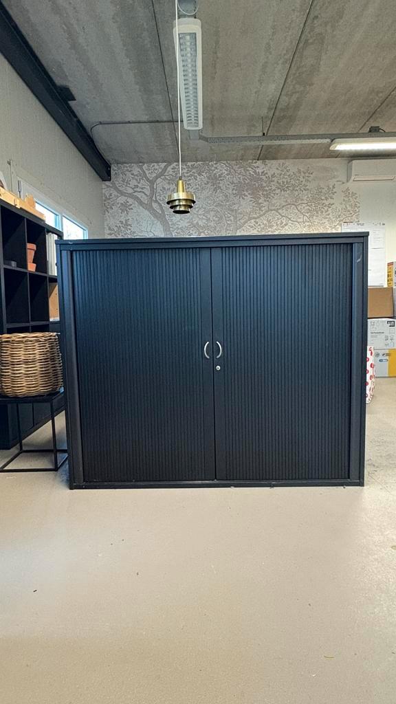 Zwarte metalen archiefkast, Huis en Inrichting, Kasten | Roldeurkasten en Archiefkasten, Gebruikt, 100 tot 150 cm, 100 tot 150 cm