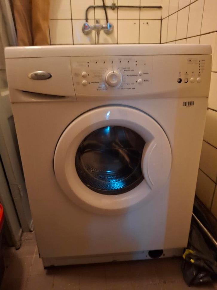 Wasmachine gratis. Ze heeft een klein reparatie.nodig., Witgoed en Apparatuur, Wasmachines, Minder dan 85 cm, 1200 tot 1600 toeren