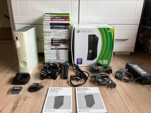 Xbox 360 met 27 spellen en twee controllers, Spelcomputers en Games, Spelcomputers | Xbox 360, Zo goed als nieuw, 4 GB, Met 2 controllers