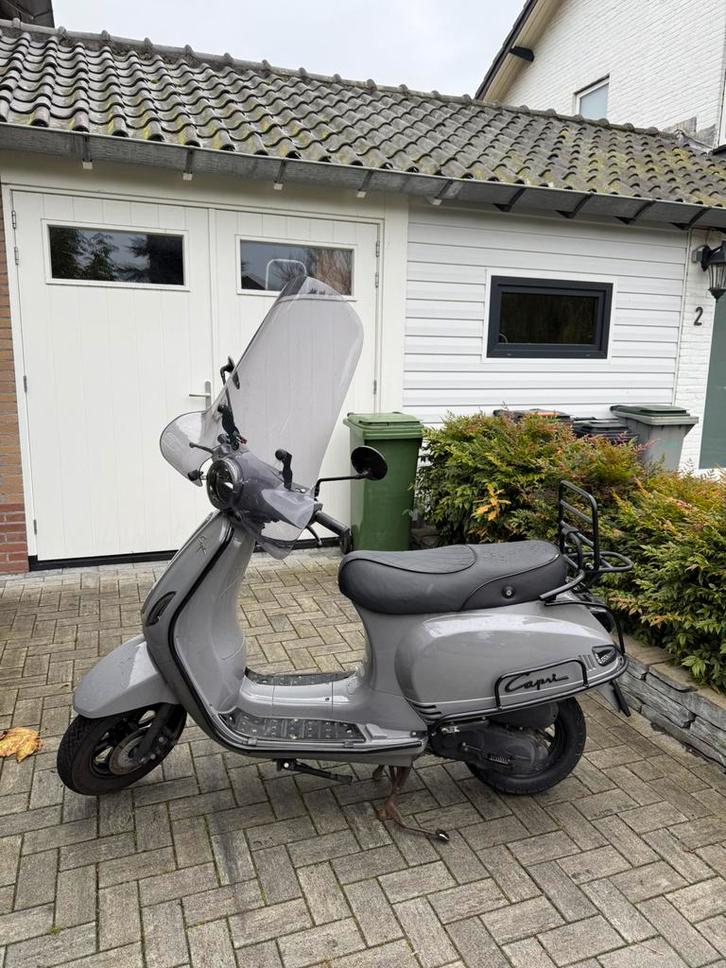 Capri scooter, Fietsen en Brommers, Snorfietsen en Snorscooters, Gebruikt, Overige merken, Benzine, Ophalen