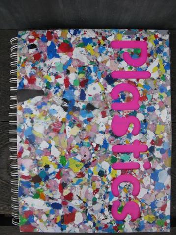 KUNSTBOEK "PLASTICS" MUNCHEN 1997 beschikbaar voor biedingen