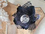 Vintage corsage zwarte bloem foto 1 en 2, Sieraden, Tassen en Uiterlijk, Broches, Zwart, Belle Vieille Brocante, Ophalen of Verzenden