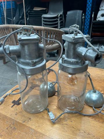 Industriële hanglampen beschikbaar voor biedingen