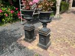 Gietijzeren vazen met sokkel, Tuin en Terras, Tuinvazen, Ophalen of Verzenden, Zo goed als nieuw