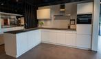 Kvik Linearis keuken | Wit greeploos | Roomdivider | 50%, Ophalen, Kvik, Wit, Woerden@woerden.kvik.nl