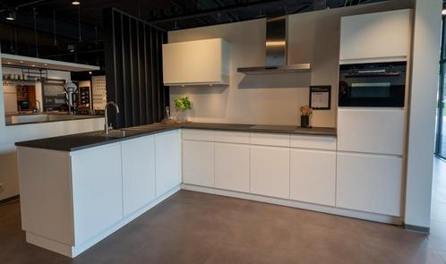 Kvik Linearis keuken | Wit greeploos | Roomdivider | 50%, Huis en Inrichting, Keuken | Complete keukens, Nieuw, Enkelwandige keuken