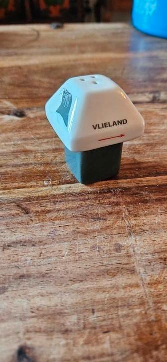 Vlieland, paddestoel wegwijzer beschikbaar voor biedingen