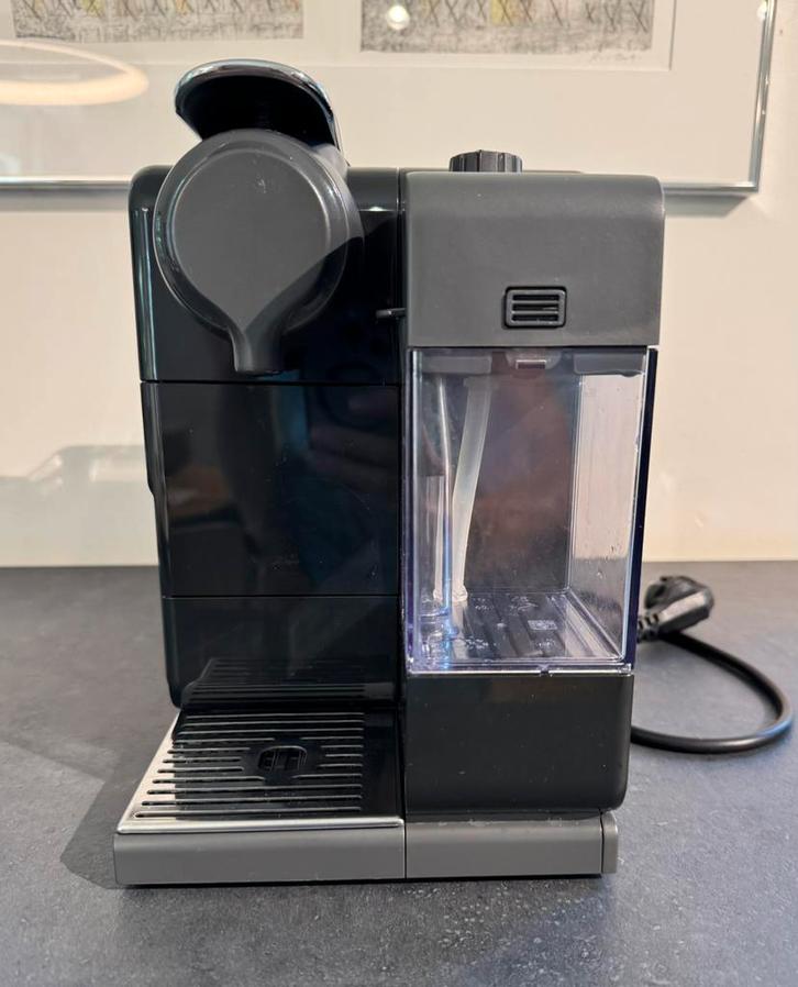 Nespresso DeLonghi Lattissima touch EN560 B, Huis en Inrichting, Keuken | Keukenbenodigdheden, Zo goed als nieuw, Ophalen of Verzenden