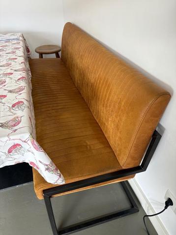 Zithoek zitbank leder met 3 stoelen. Gratis afhalen beschikbaar voor biedingen
