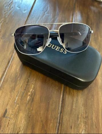 Guess heren piloten zonnebril beschikbaar voor biedingen