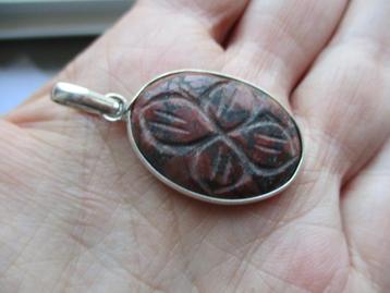 7026/ verzilverde gekerfde jasper hanger beschikbaar voor biedingen