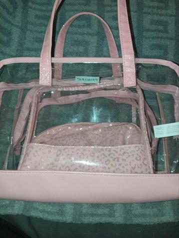 De roze 3-in-1 make-uptas van Primark beschikbaar voor biedingen