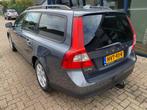 Volvo V70 2.5T Kinetic Automaat *ACTIE PRIJS*, Auto's, Volvo, Stof, Zwart, 2521 cc, Euro 4