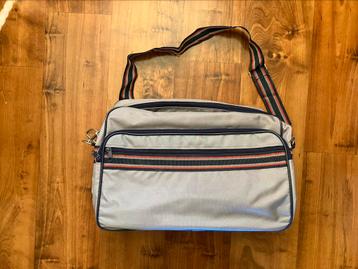 Reistas geschikt als handbagage. Ca 40X30x20 cm. beschikbaar voor biedingen