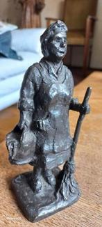 Bronzen beeldje -De Werkster -., Ophalen of Verzenden