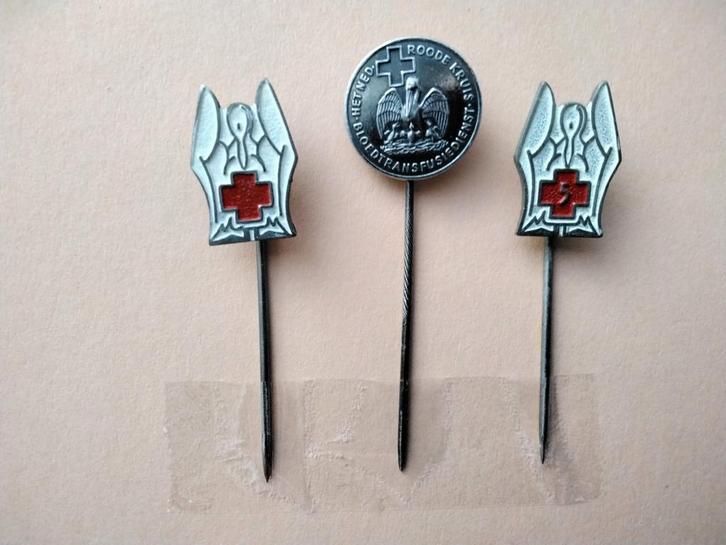 3 speldjes Bloedtransfusiedienst Roode Kruis - K.Landsteiner, Verzamelen, Speldjes, Pins en Buttons, Gebruikt, Overige onderwerpen