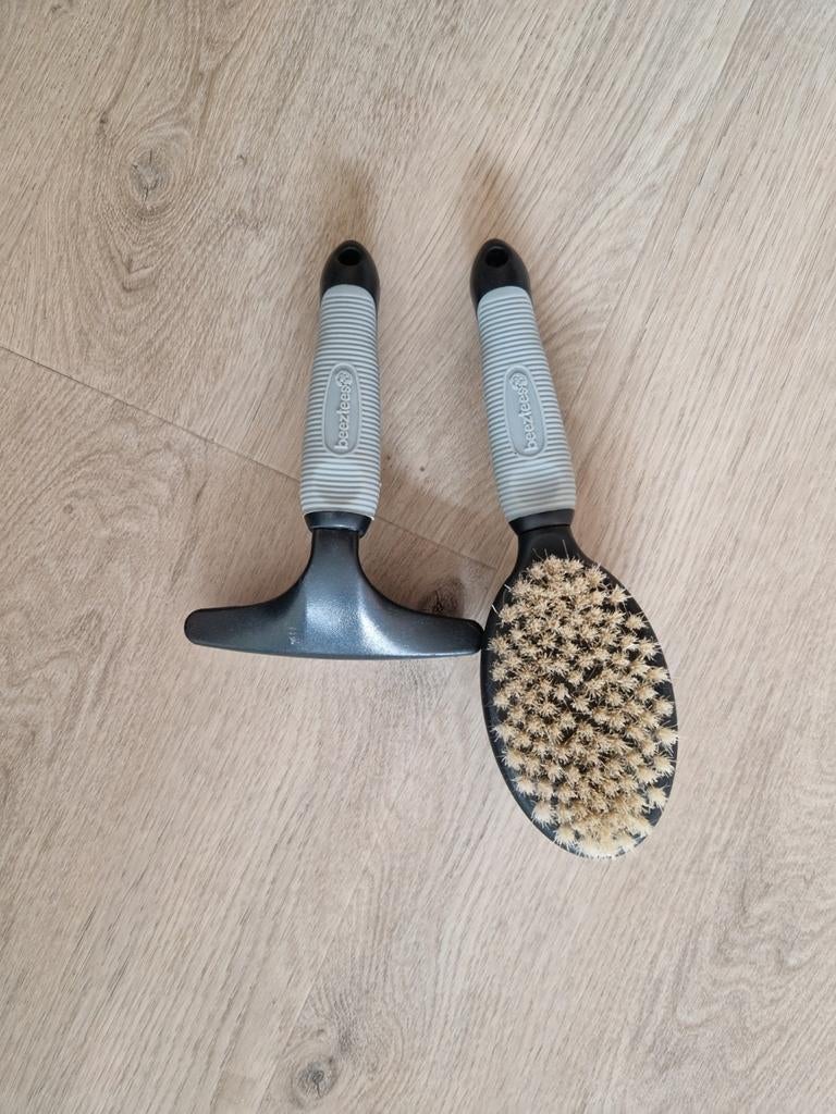 Beeztees Hondenborstel set, trimborstel en combiborstel., Dieren en Toebehoren, Honden-accessoires, Ophalen, Zo goed als nieuw