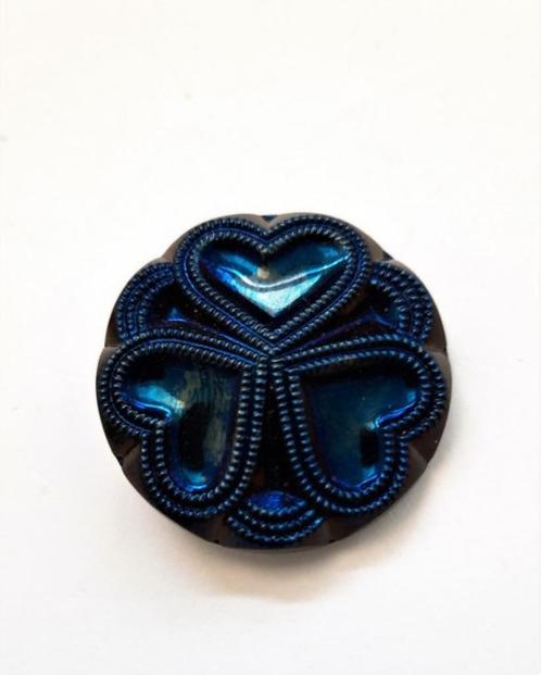 Prachtige donkerblauwe glazen knoop met drie harten, Hobby en Vrije tijd, Naaien en Fournituren, Zo goed als nieuw, Knoop of Knopen