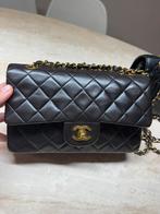 Chanel small classic flap bag lambskin black vintage, Sieraden, Tassen en Uiterlijk, Tassen | Damestassen, Ophalen, Zo goed als nieuw