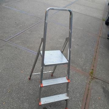 3 treeds aluminiumtrapje beschikbaar voor biedingen