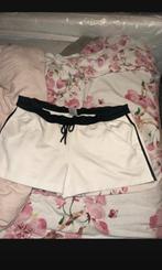 Nike sportshort (Sphere Dry), Kleding | Dames, Wit, Maat 42/44 (L), Nike, Ophalen of Verzenden