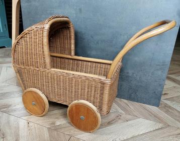 Poppenwagen/kinderwagen, rotan beschikbaar voor biedingen